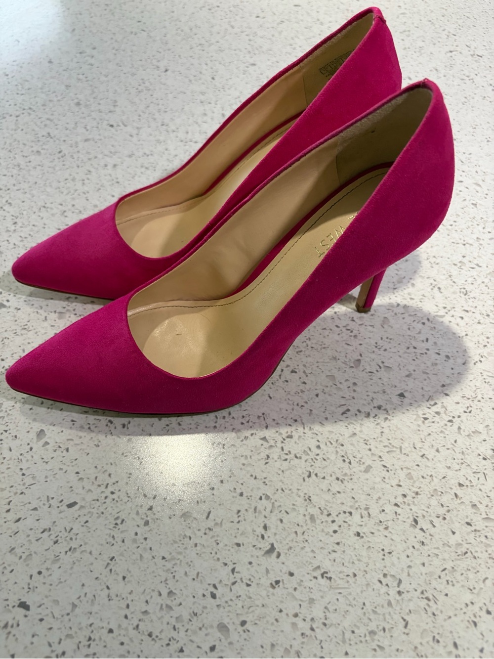 Nine West Hot Pink Suede Pointed Toe Pumps Heels Size 8M - Picture 2 of 5